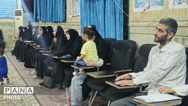 برپایی محفل قرآنی «به یاد علمدار» در بقعه علی بن بابویه قمی