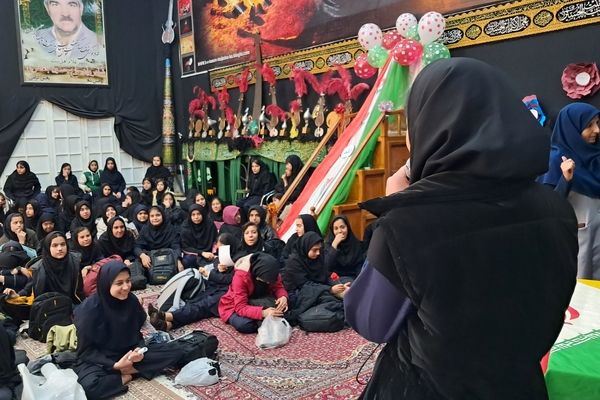 جشن نیمه شعبان در دبیرستان حضرت زینب (س)