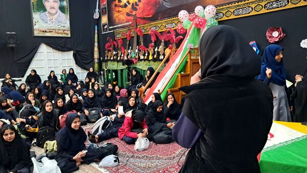 جشن نیمه شعبان در دبیرستان حضرت زینب (س)