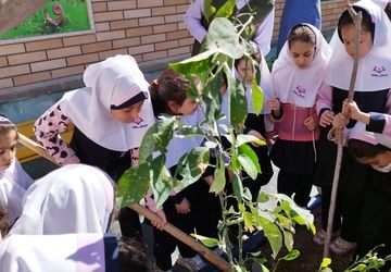  اجرای طرح همیاران طبیعت ناحیه ۳  در دبستان هیات امنایی ریحانه 