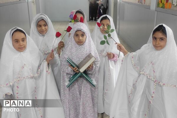 شروع سال تحصیلی با یاد شهیدان، دبستان فرزانگان شهرستان رباط‌کریم