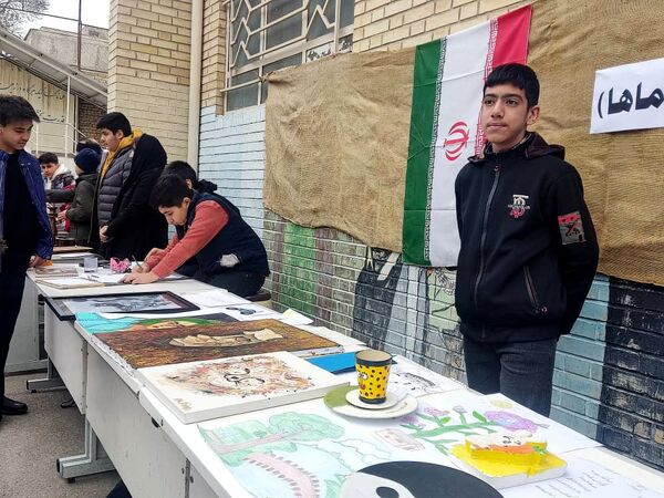 برپایی بازارچه دانش‌آموزی به‌مناسبت عید مبعث 