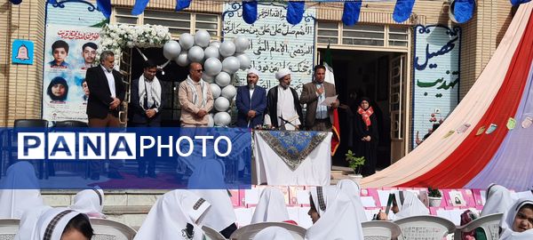 همزمان با سی و یکم شهریور ماه  زنگ شکوفه ها در مدارس باخرز به صدا درآمد