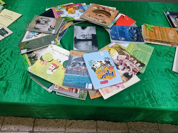 جشن کتاب و مطالعه در دبیرستان دخترانه متوسطه اول 15 خرداد 