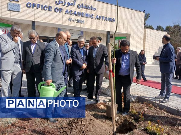 کاشت نهال یادمان صحن دانش تا کرسی قانون‌گذاری 