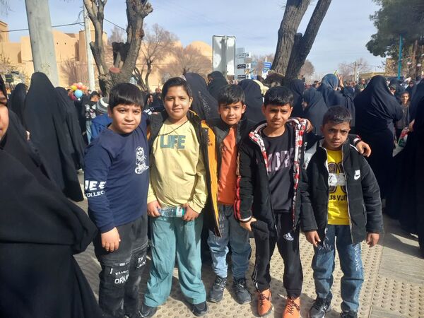 حضور پرشور دانش آموزان ابرکوه در راهپیمایی ۲۲ بهمن