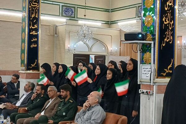 برگزاری یادواره شهدا به مناسبت هفته دفاع مقدس در دبیرستان حضرت زینب(س) ناحیه یک شهرری