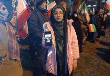 رجزخوانی دانش آموز خبرنگار پانا در میدان ولیعصر الهیه مشهد