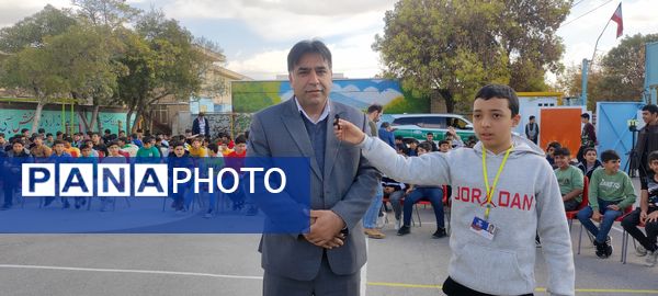 آشنا شدن دانش‌آموزان مدرسه فرزانگان با انواع آسیب‌های اجتماعی 