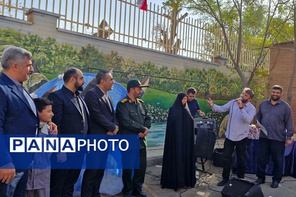 رزمایش کمک مومنانه و تهیه لوازم التحریر برای دانش‌آموزان و خانواده‌های بی بضاعت در ناحیه 2 شهرری 