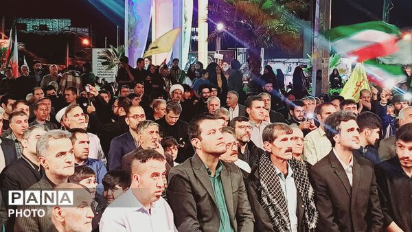 استقامت مردم کوهدشت در شب شصت‌وسوم تجمعات شبانه در میدان امام خمینی(ره)
