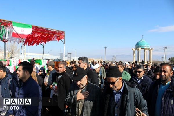 اقامه نماز عید سعید فطر در فاروج 