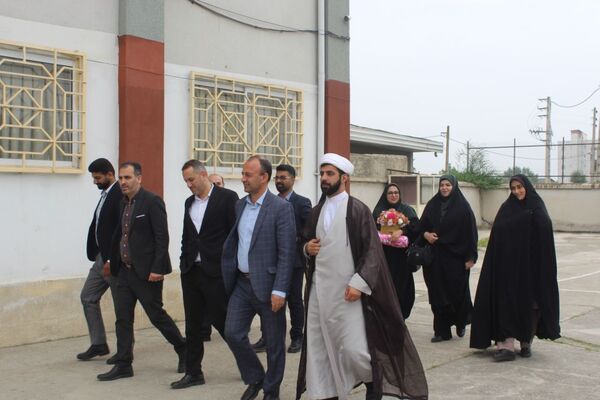 بزرگداشت مقام معلمان در مدارس گلوگاه 