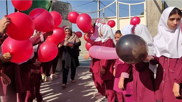 ویژه برنامه هفته معلم در دبستان استقلال حاجی آباد