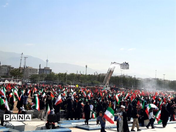 وداع باشکوه ملت با رهبر انقلاب و تشییع پیکر پاک و مطهر ایشان
