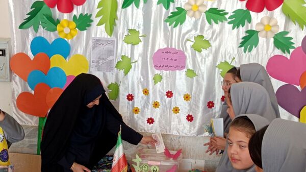 جشن عاطفه هادر دبیرستان گوهرشاد