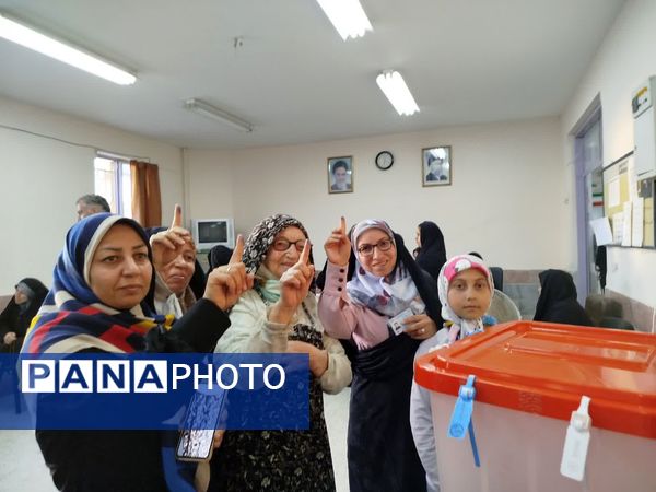 مردم شهرستان فاروج همدل و یکصدا پای صندوق‌های رأی 