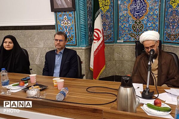 نشست مدیران مدارس ابتدایی شهر اندیشه با امام جمعه شهر اندیشه در آستانه بازگشایی مدارس