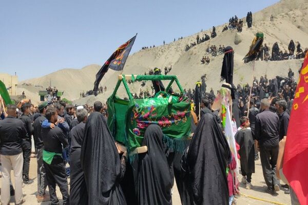 آئین با شکوه عزاداری آقا اباعبدالله الحسین (ع)در روز عاشوراحسینی