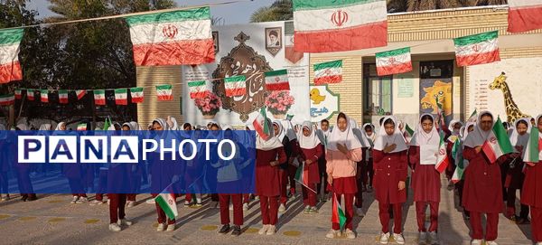 شور جشن ۲۲ بهمن در مدرسه مولوی فین؛ عطر شعر و نور ولایت در هم آمیخت