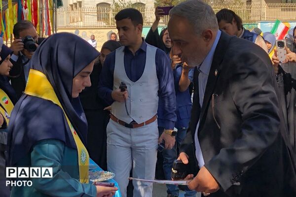آیین نواختن زنگ جوانه ها در مدرسه شاهد نجمه ناحیه دو شهرری 