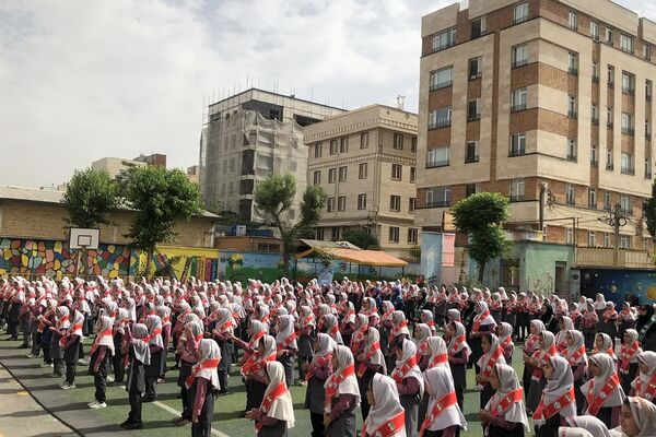بیست و ششمین سالروز تاسیس سازمان دانش‌آموزی در دبستان طواف و معماریان ناحیه دو شهرری 