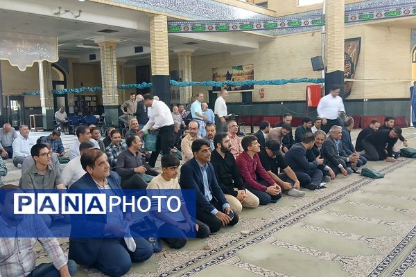 حضور پرشور فرهنگیان و برپایی غرفه های ستاد امر به معروف و نهی از منکر آموزش و پرورش در نمازجمعه 