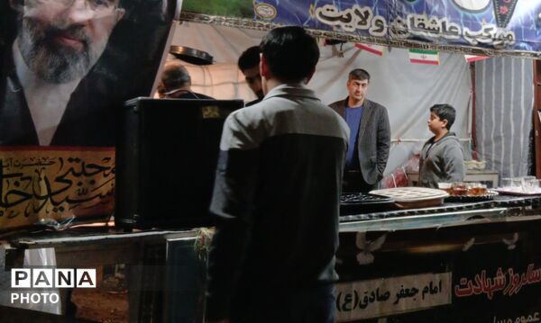 گذری بر چایخانه امام زمان (عج) در چهل و پنجمین شب از اجتماعات مردمی 
