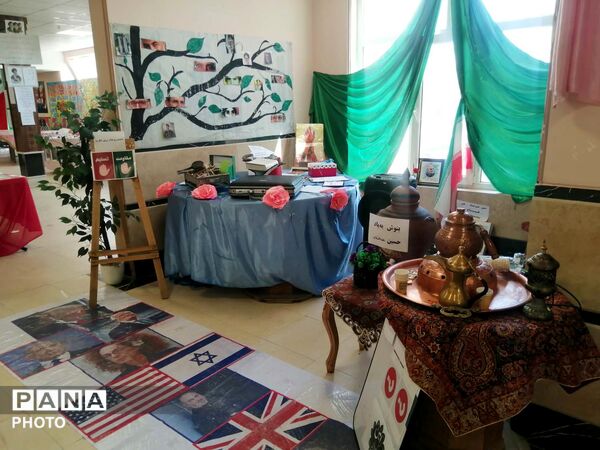 نمایشگاه ابتکارات تربیتی مربیان طرح امین مدارس قم