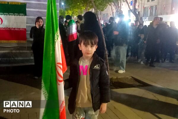 حضور مردم‌ نسیم‌شهر در سی هفتمین تجمع شبانه میدان‌ هفت‌تیر