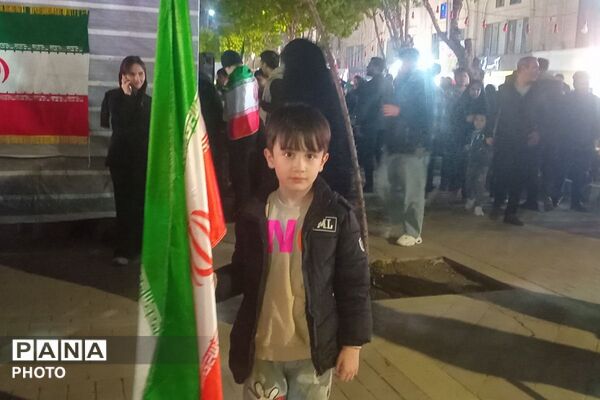 همدلی و حضور پرشور مردم و کودکان بهارستانی در راهپیمایی شبانه«جنگ رمضان»
