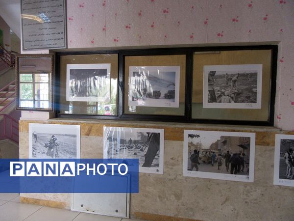 برپایی نمایشگاهی از شهدا در دبیرستان هیأت‌امنایی حضرت معصومه (س) ناحیه 4 کرج