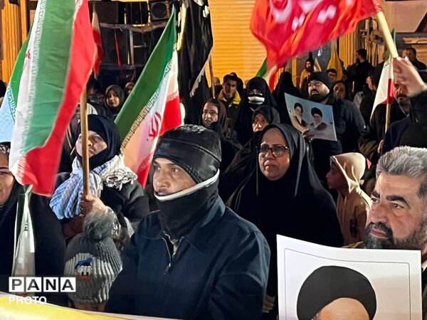 مردم فیروزکوه اجتماع امشب را در کنار دو مهمانانشان گذراندند