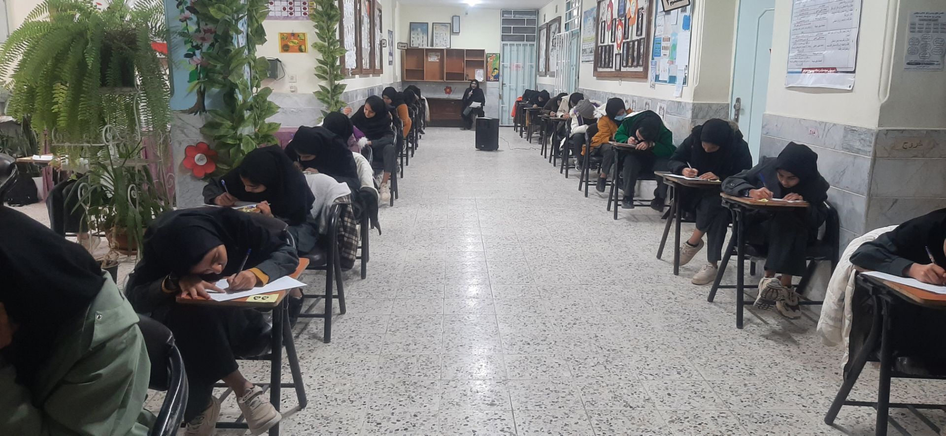 حوزه امتحانی در دبیرستان نمونه شهید محمدی پور خلیل آباد 