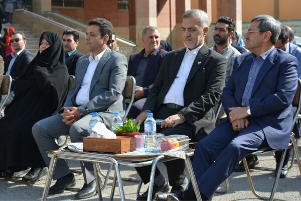 حاج مجید خوئی و بانو کمپانی، سازندگان ۹ کلاس جدید برای دختران بهارستانی
