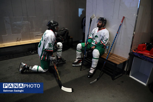 دیدار تیم ملی هاکی روی یخ ایران و تیم جوانان