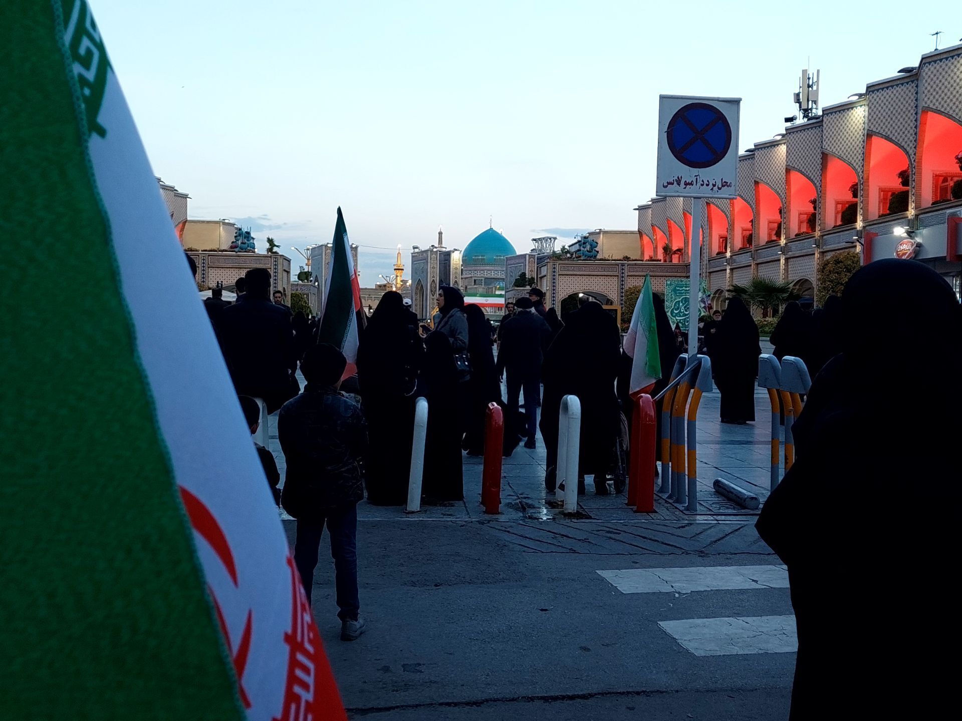 حضوری از جنس نور در چهلم رهبر انقلاب