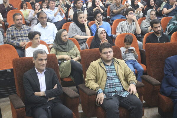 تجلیل از برگزیدگان دبیرستان شهید بهشتی شهرستان بوشهر (2)