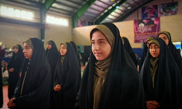 اجتماع ۳۰۰۰نفری دختران حاج قاسم به مناسبت ولادت حضرت معصومه(س) و روز دختر در شهرستان ملارد 