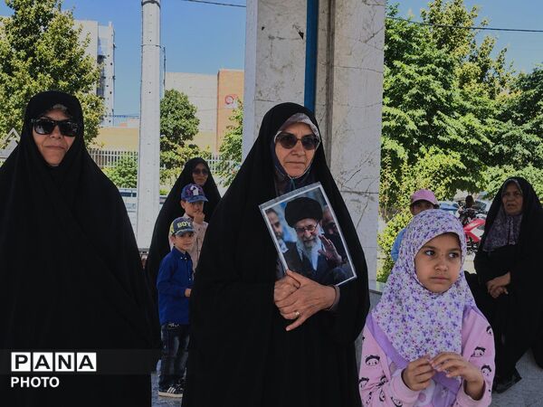 هم‌قدم با خانواده به یاد حماسه‌سازان دفاع مقدس