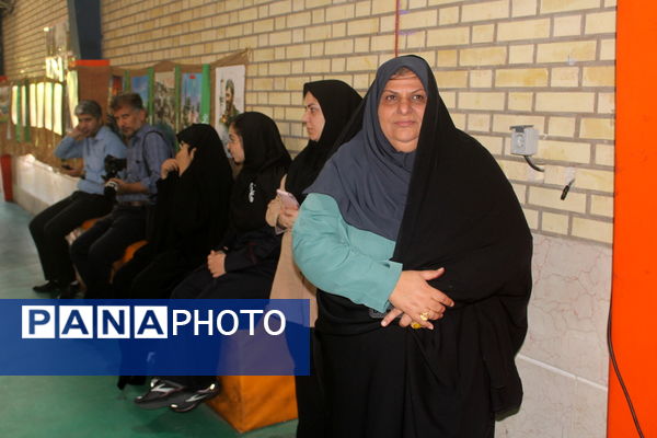 نواختن زنگ آغاز سال تحصیلی در دبیرستان شهیده سهام خیام  شاهد بوشهر