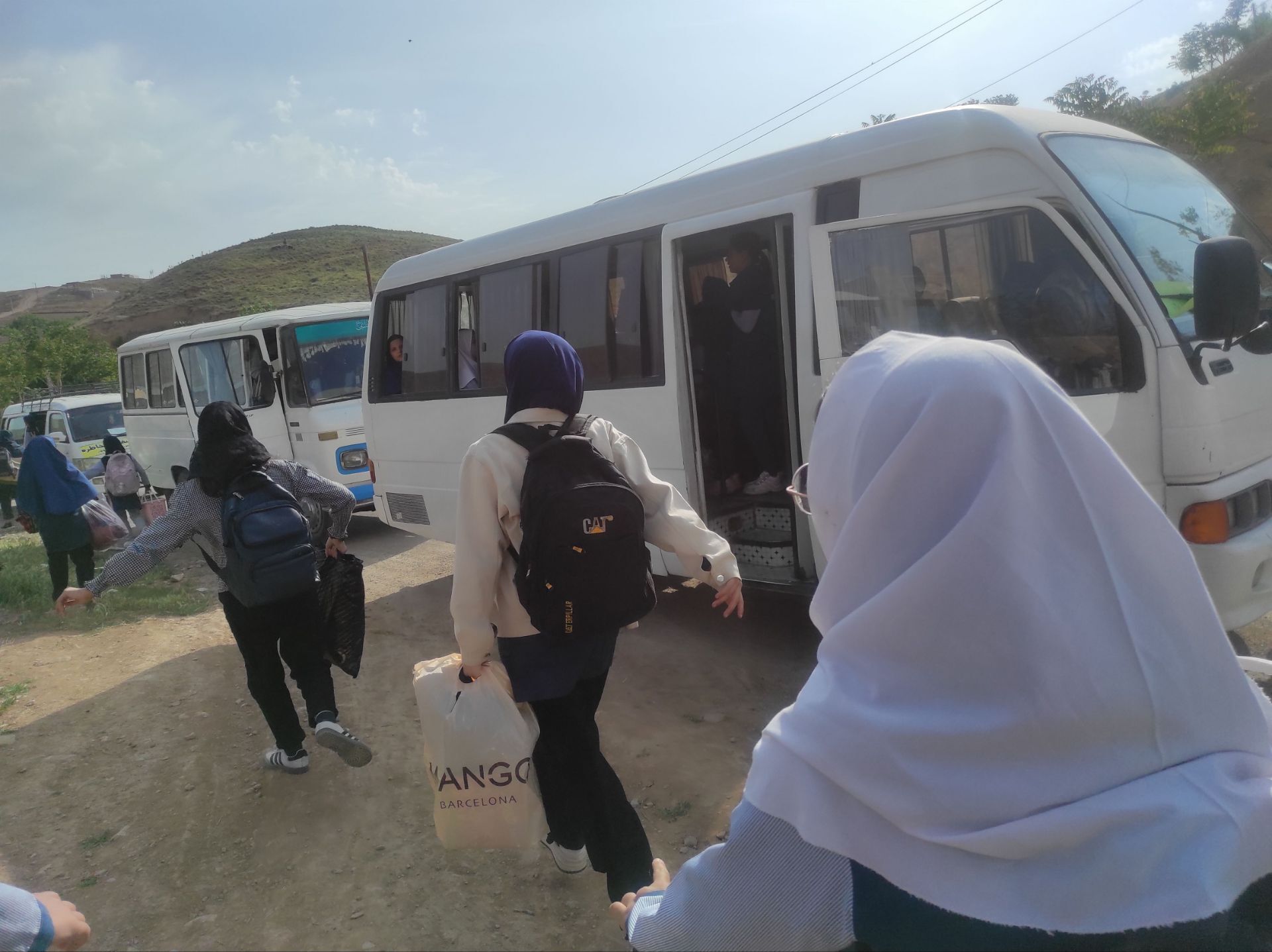 اردوی دانش‌آموزان مدرسه هیأت امنایی ضحی ۲ در روستای زوارم شیروان