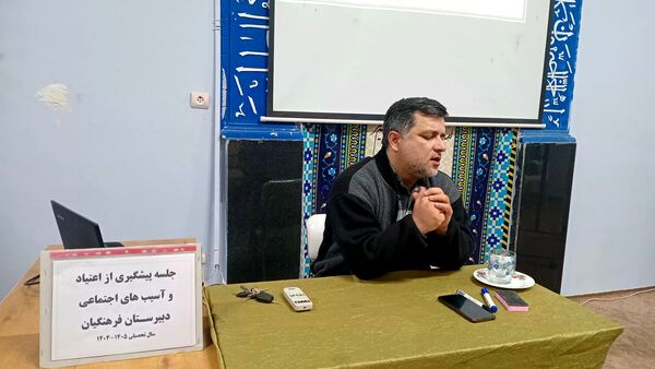 کارگاه آگاهی‌بخشی و پیشگیری از اعتیاد در دبستان لطیفه و دبیرستان فرهنگیان