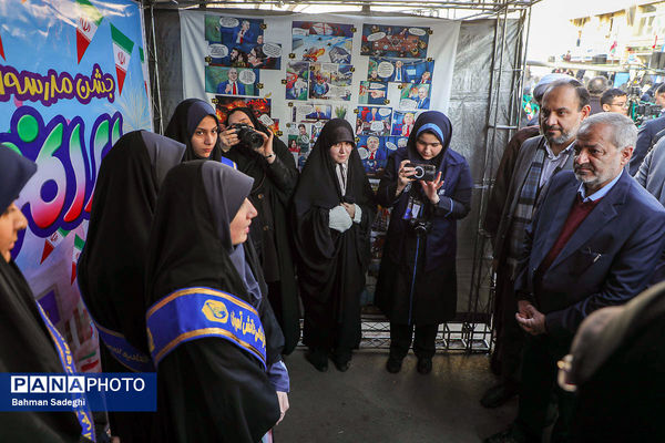 آیین نواختن گلبانگ انقلاب اسلامی با حضور وزیر آموزش و پرورش