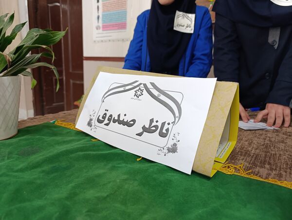 رقابت پرشور دانش آموزان در انتخابات شورای دبیرستان میرزا جعفر سروقد