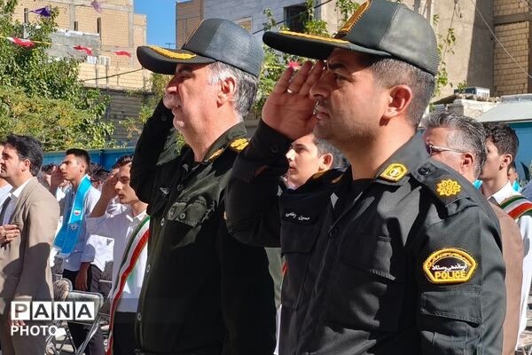 آغاز سال تحصیلی در دبیرستان نمونه دولتی شهدای علم و فناوری با عطر دفاع مقدس