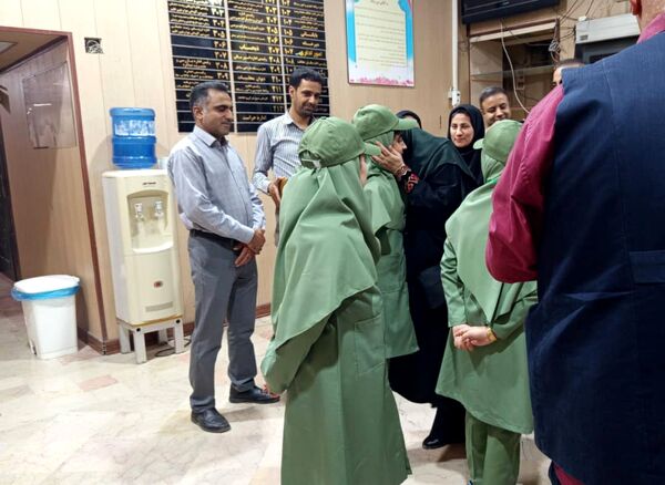استقبال گرم دانش‌‌آموزان محیط‌بان بندرعباسی از رئیس سازمان حفاظت محیط زیست