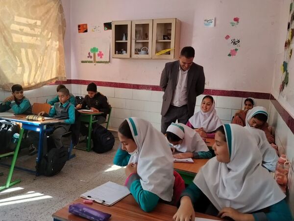 بازدید معاون آموزشی اداره آموزش و پرورش شهرستان خاتم از مدارس روستای خوانسار 