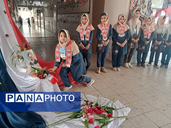 دانش‌آموزان مدرسه سمیه به استقبال دهه فجر رفتند