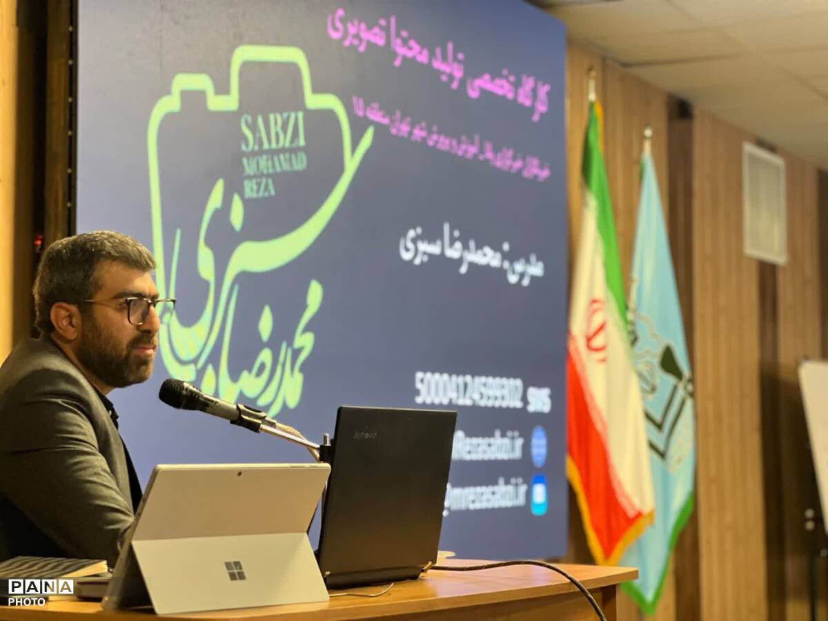 نشست تخصصی رسانه‌ای و تقدیر از دانش‌آموزخبرنگاران برتر منطقه ۱۵